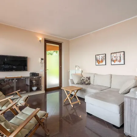 Panoramic House In A Upon The Green Hills Overlooking Lake Maggiore Oggebbio